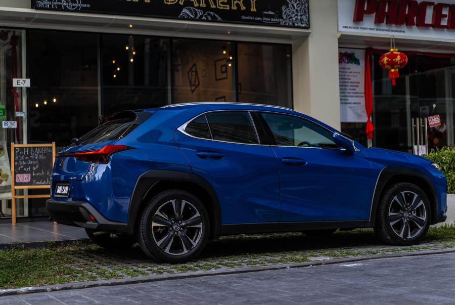 Lexus UX200 2019 года  (MY) (фото 8 из 35)